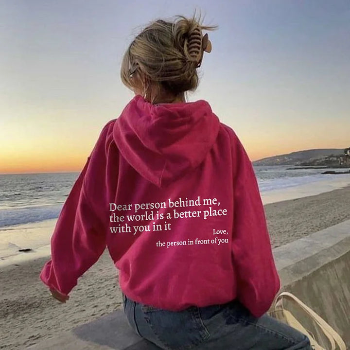 Casual kleding: unisex hoodie met vriendelijke 'Lieve Persoon Achter Mij' boodschap. Beschikbaar in diverse maten.