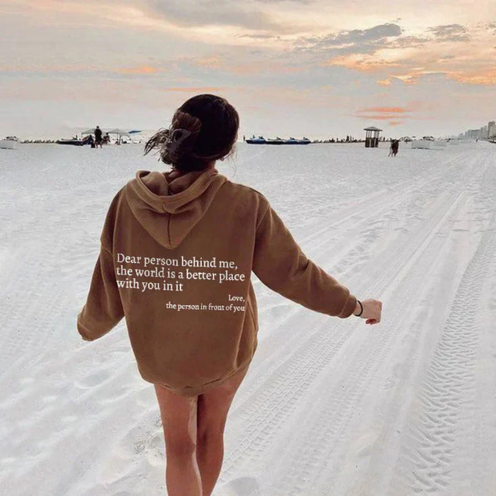 Grijze unisex hoodie met 'Lieve Persoon Achter Mij' design. Verspreid vreugde en vriendelijkheid, comfortabel en warm.