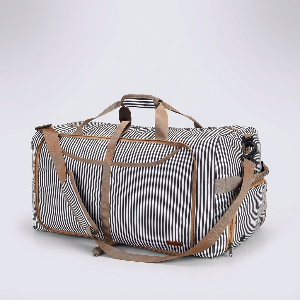 Geopende LoadMate reistas toont ruim interieur voor kleding en reisbenodigdheden. Inclusief handige vakken voor organisatie.