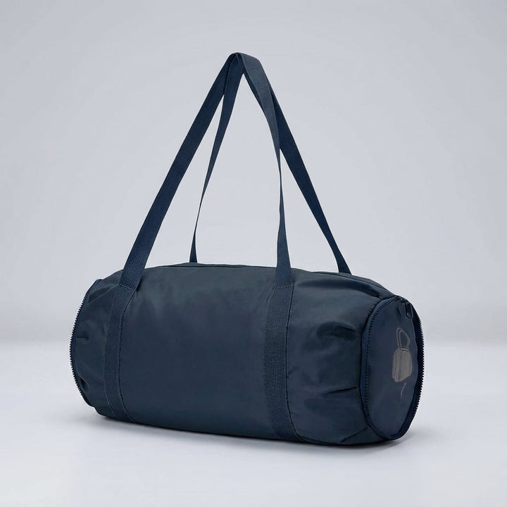 Compact opgevouwen TravelFoldr weekendtas. Deze waterafstotende duffel is perfect als extra bagage of sporttas.