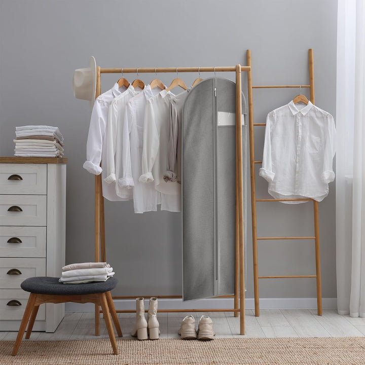 Smart design kledingzak: transparant venster, ritsvakken en duurzaam voor frequent reizen.