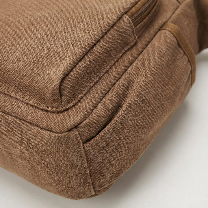 Georganiseerde unisex schoudertas met RFID blocking voor veilige opslag van pasjes en ID's.