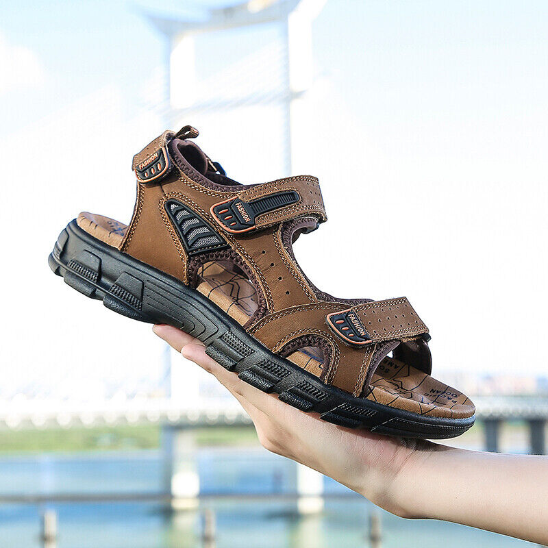 Duurzame sandalen met klittenbandsluiting voor comfortabele ondersteuning. Ergonomisch design voor voetpijn verlichting.
