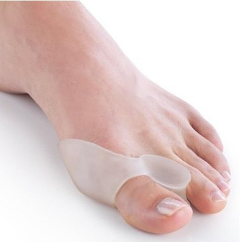 Discreet draagbare hallux valgus teen corrector van siliconen voor unisex voetverzorging en pijnverlichting bij dagelijks gebruik.