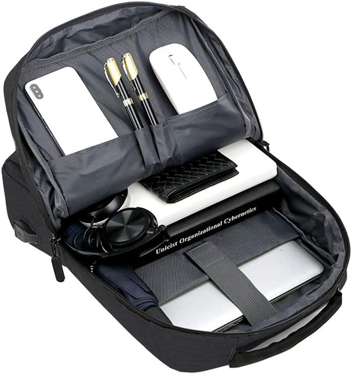 Slimme rugzak met geïntegreerde USB-poort voor het opladen van apparaten onderweg, in modern grijs of zwart.