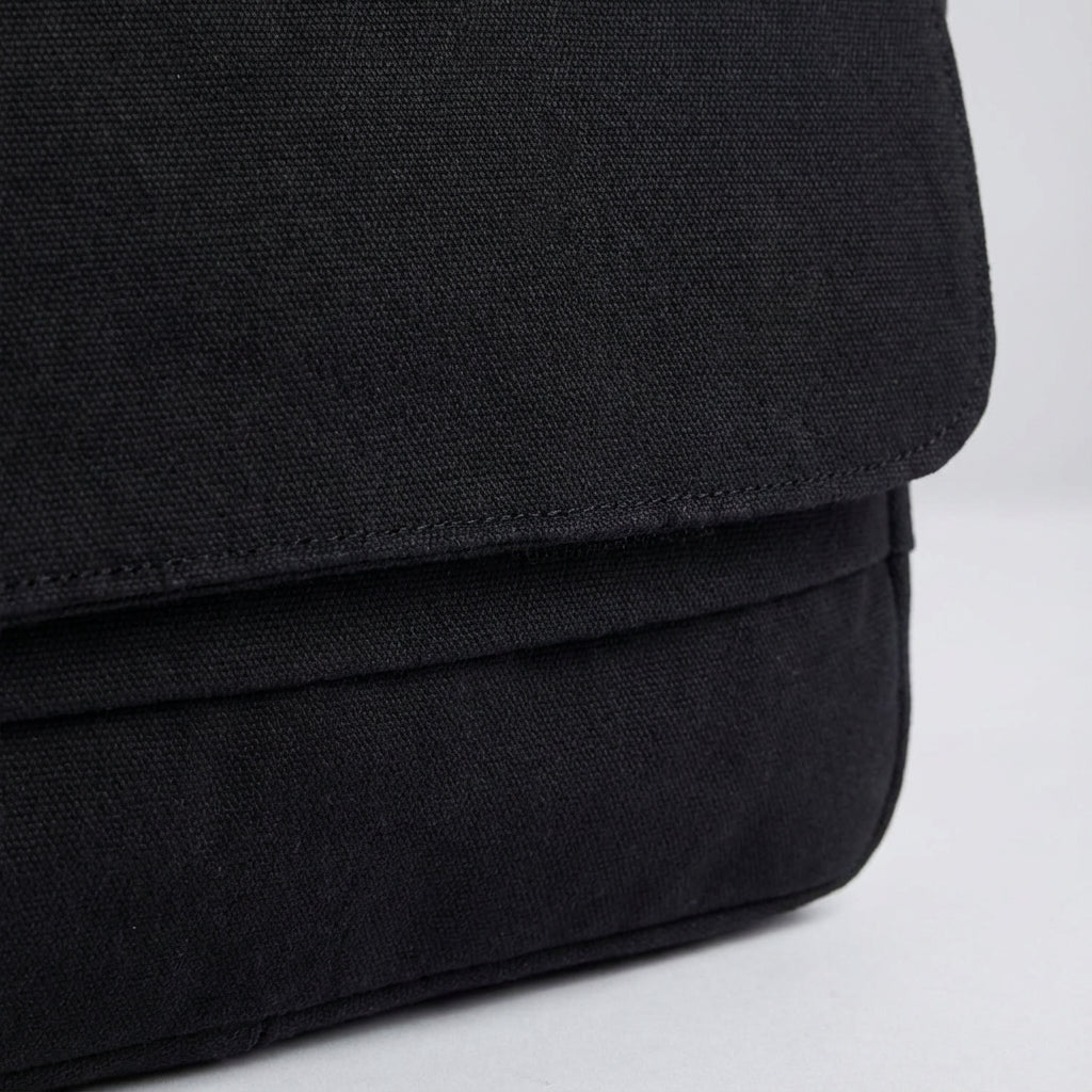 Lichtgewicht unisex canvas schoudertas, multifunctioneel voor dagelijks gebruik. Gemaakt van katoen/polyester.