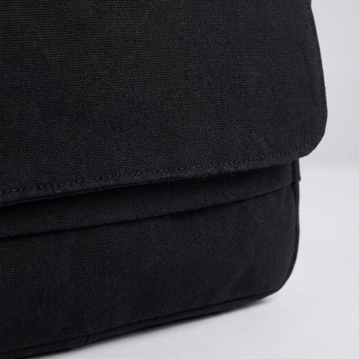 Lichtgewicht unisex canvas schoudertas, multifunctioneel voor dagelijks gebruik. Gemaakt van katoen/polyester.