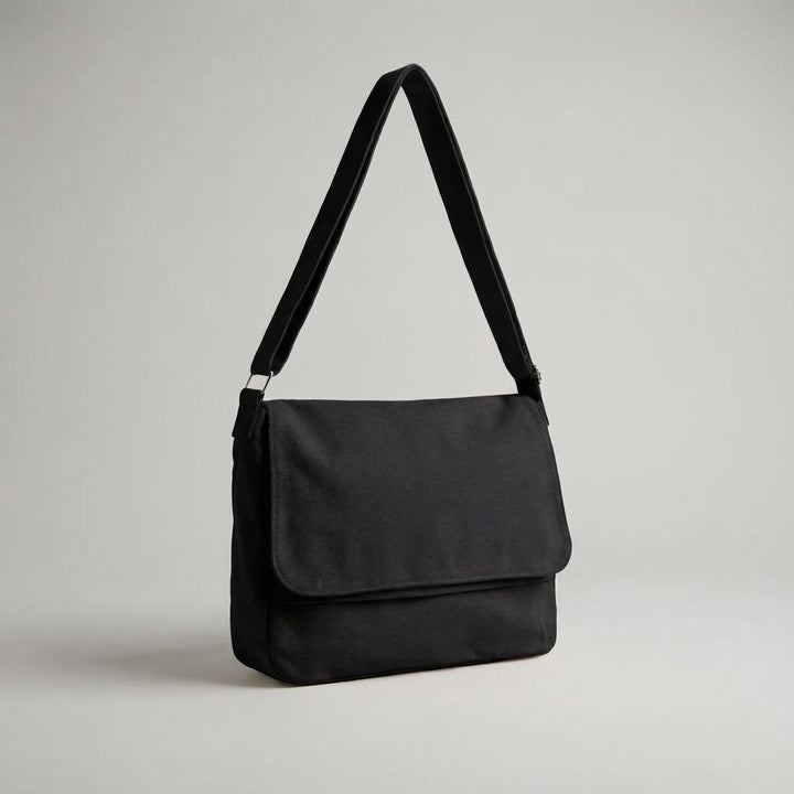 Praktische stevige canvas schoudertas, geschikt als studententas of werktas. Comfortabel en duurzaam unisex ontwerp.