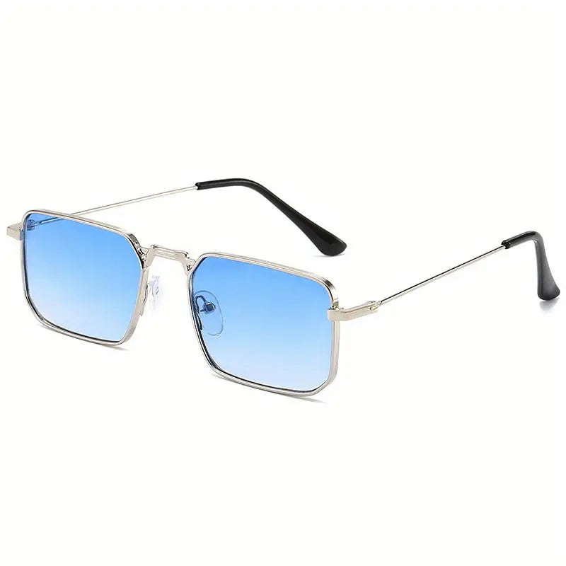Trendy unisex zonnebril op een feestelijke gelegenheid. Een mode accessoire dat UV400 oogbescherming biedt.