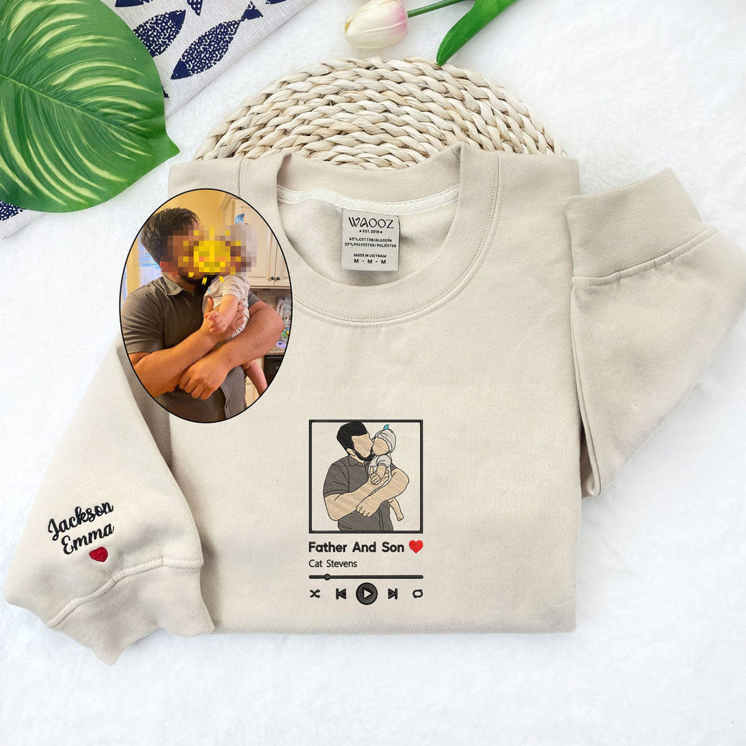 Gepersonaliseerde hoodie met foto-borduurwerk, ideaal als uniek moederdag cadeau of gedenkwaardige herinnering.