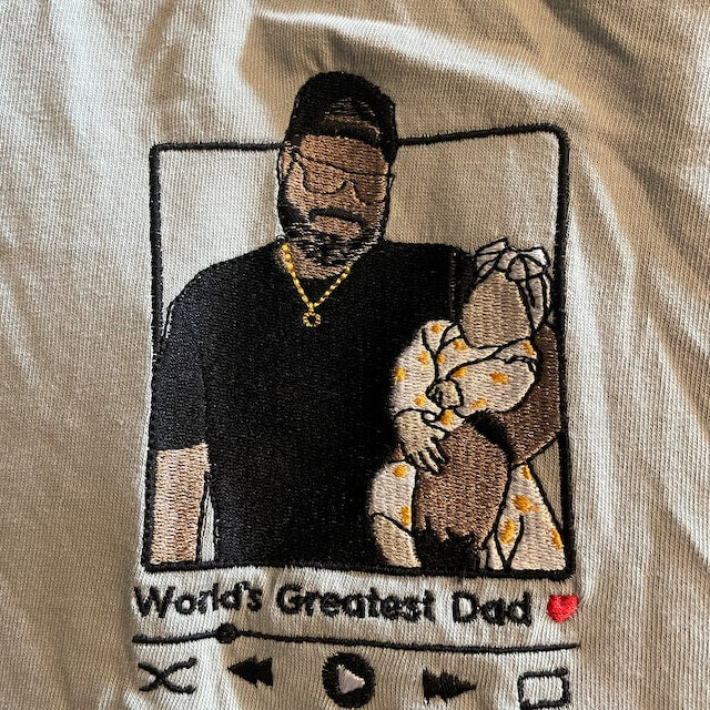 Gepersonaliseerd unisex kledingstuk met geborduurde foto. Perfect Moederdagcadeau of unieke herinnering.