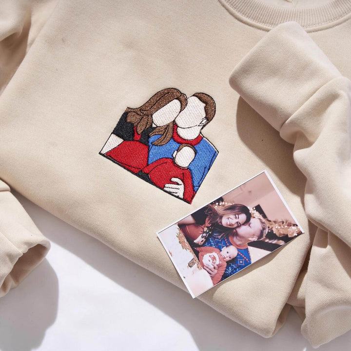 Collectie unisex kledingstukken: T-shirts, hoodies, sweatshirts met geborduurde persoonlijke foto.