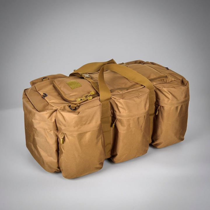 TactiCarry tactische duffelbag in de natuur, klaar voor elk outdoor avontuur en reizen als bagage.