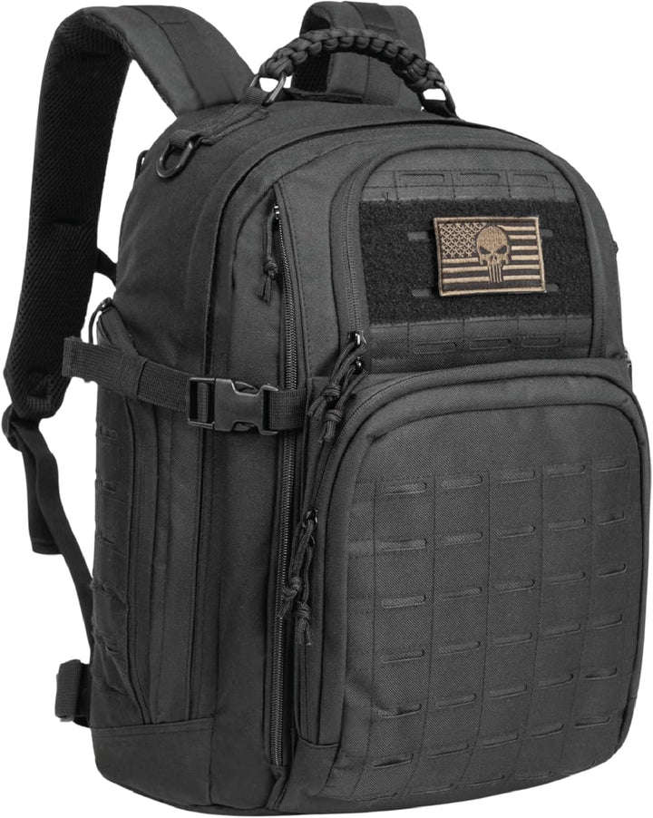 Unisex legerstijl rugzak 35L op de rug, comfortabel voor lange outdoor reizen en avontuurlijke tochten.