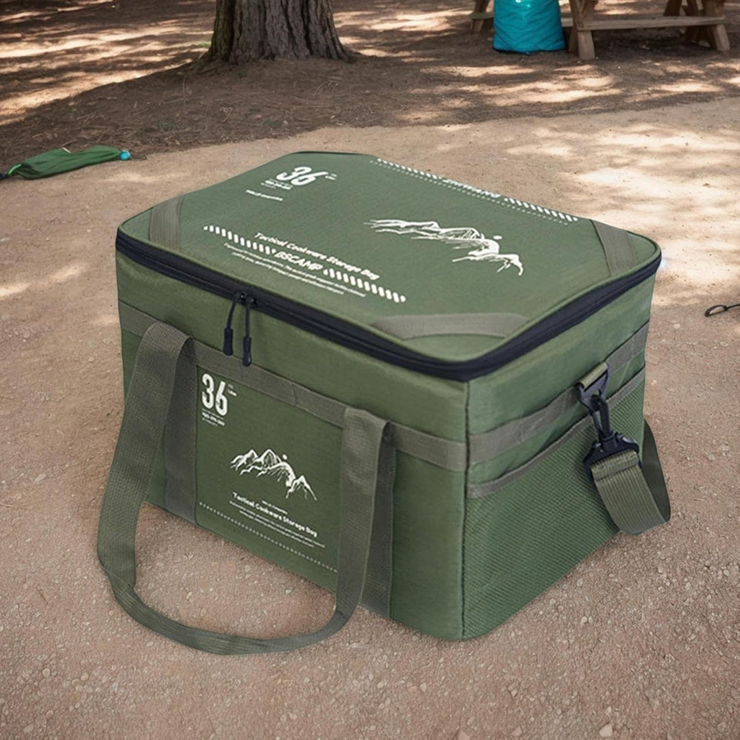 Unisex Tarvos outdoor duffeltas, gedragen door een wandelaar. Toont comfort en ruime opslag voor bagage.