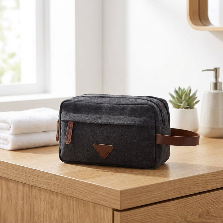 Unisex Tripelle toilettas met dubbel compartiment, waterdicht canvas, perfect voor georganiseerde reizen.