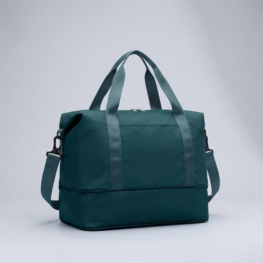 Ruime duffelbag uitgeklapt, toont extra capaciteit voor langere reizen of extra spullen.