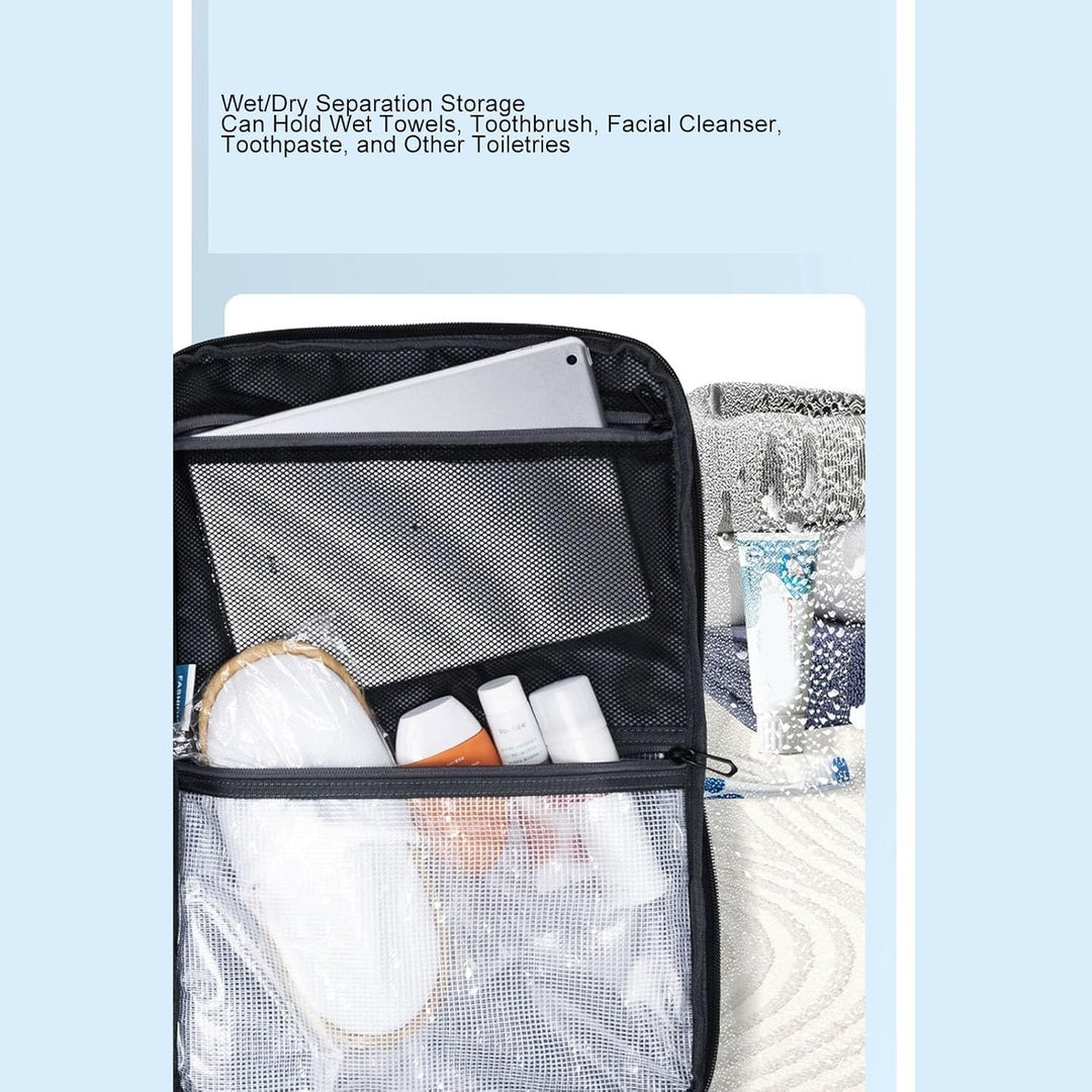 Georganiseerde binnenkant van de waterbestendige Dravion rugzak, perfect voor bagage en zakelijk reizen.