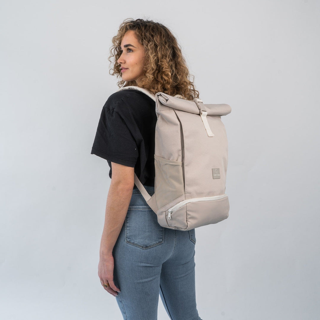 Strakke UrbanFlow design rolltop rugzak, past bij elke outfit en gelegenheid.