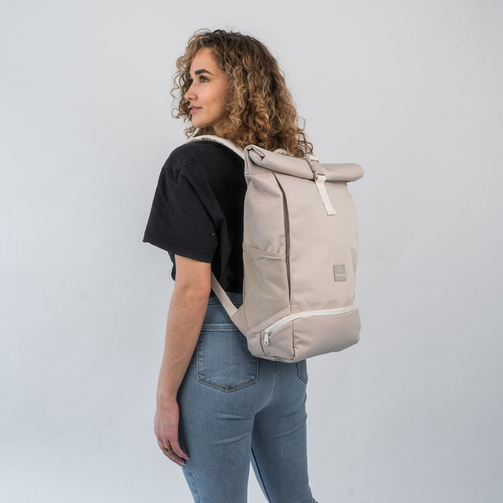 Strakke UrbanFlow design rolltop rugzak, past bij elke outfit en gelegenheid.