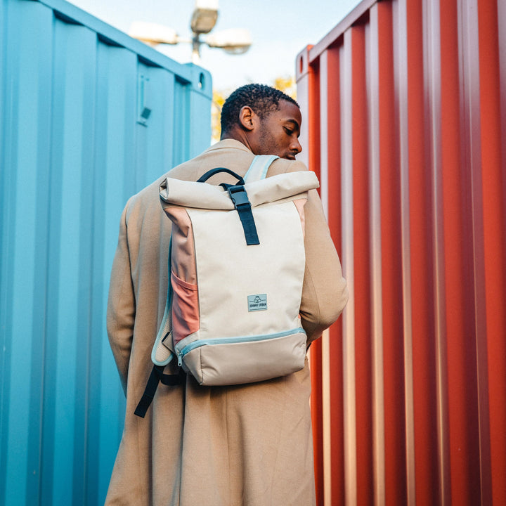 Dagrugzak UrbanFlow rolltop, handig voor woon-werkverkeer en vrijetijdsbesteding.