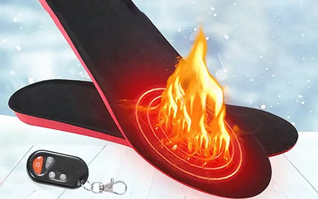Afstandsbediening voor verwarmde inlegzolen, toont temperatuurinstellingen; perfect voor gepersonaliseerd wintercomfort.