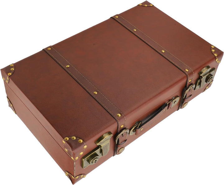 Stijlvolle retro bruine leren koffer met legering slot, perfect als handbagage voor elke reis.