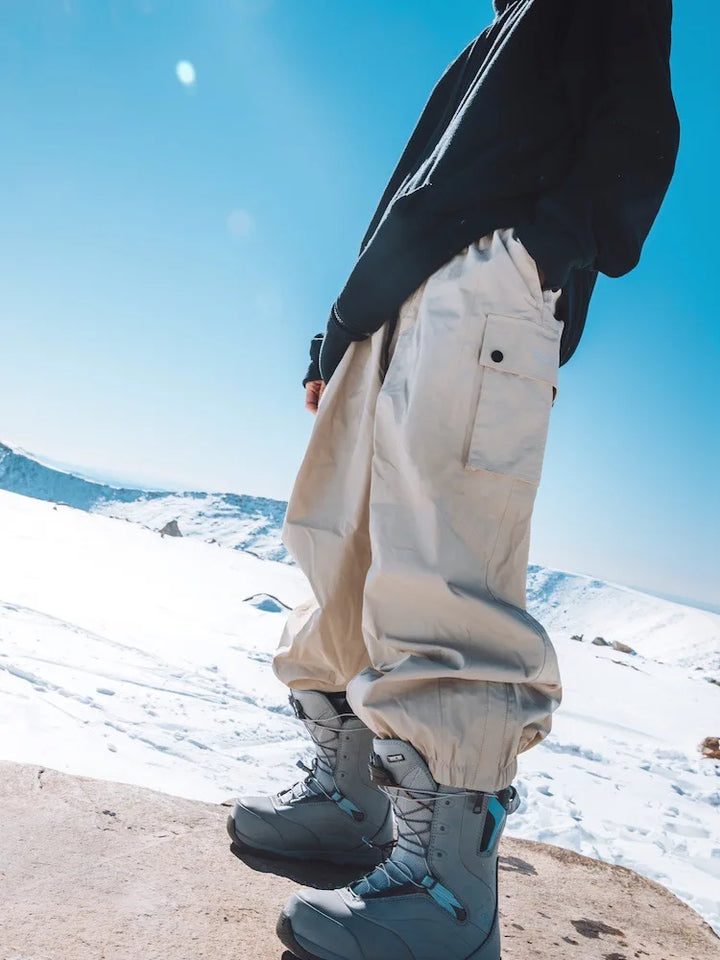 Baggy skibroek voor skiën en snowboarden, biedt optimale bewegingsvrijheid en comfort op de berg.