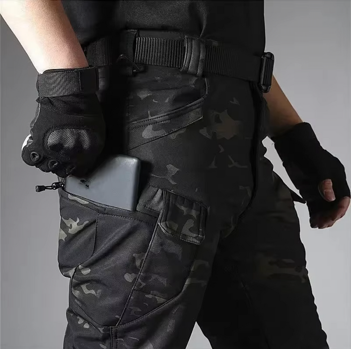 Betrouwbare unisex outdoor set: water- en winddicht, met zachte fleece voor warmte en duurzaamheid.