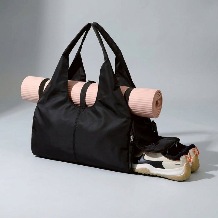 Veelzijdige yogatas: waterafstotende sporttas voor yoga mat en kleding, inclusief apart schoenenvak.