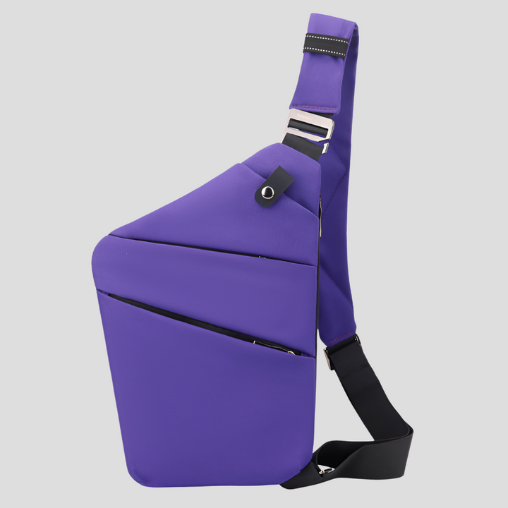 Man draagt waterdichte anti-diefstal schoudertas, ideaal voor reizen en dagelijks gebruik, unisex design.