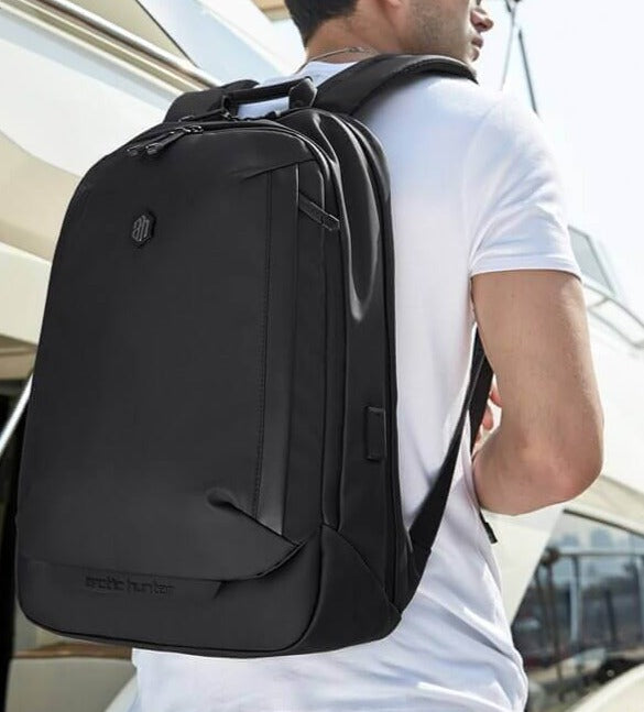 Unisex waterdichte multi-vak rugzak van lichtgewicht nylon, ideaal voor school, werk en dagelijks gebruik.