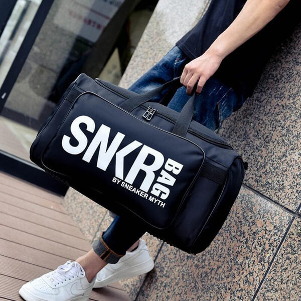 Unisex waterdichte reistas met meerdere vakken voor sneakers en sportspullen. Perfect voor reizen.