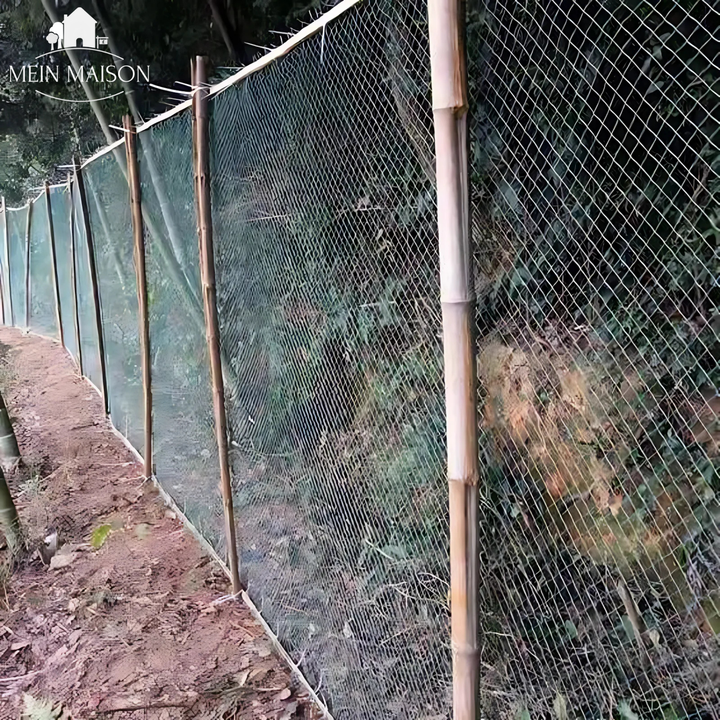 Effectief vogelnet beschermt bessenstruiken. Dit scheurvaste nylonnet is een onmisbare plantenbescherming.
