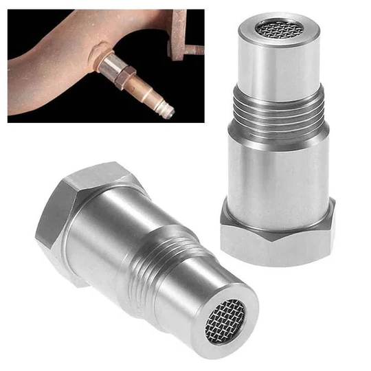 Universele M18x1.5 O2 sensor adapter voor het oplossen van een motorstoringslampje (CEL fix) in de uitlaat.