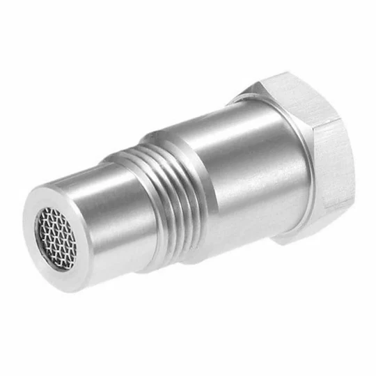 Compacte M18x1.5 O2 sensor adapter die een check engine light (CEL) in de uitlaat van je auto voorkomt.