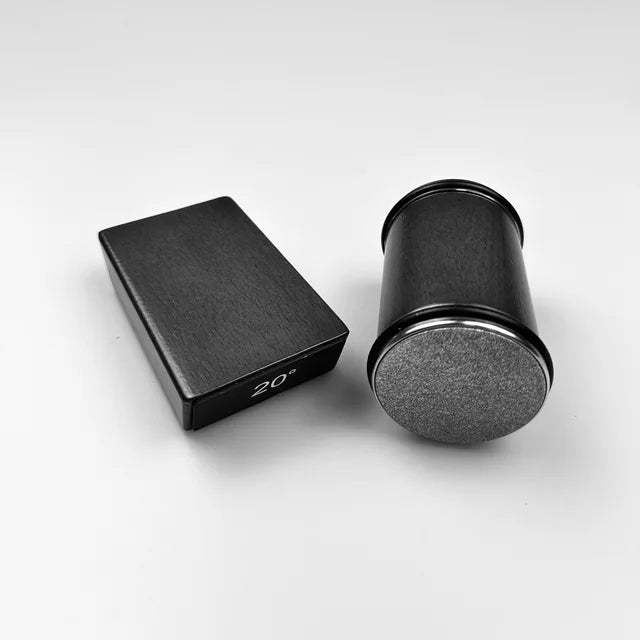 Compacte en universele messenslijper, ideaal voor alle keukenmessen, garandeert vlijmscherpe snijresultaten.