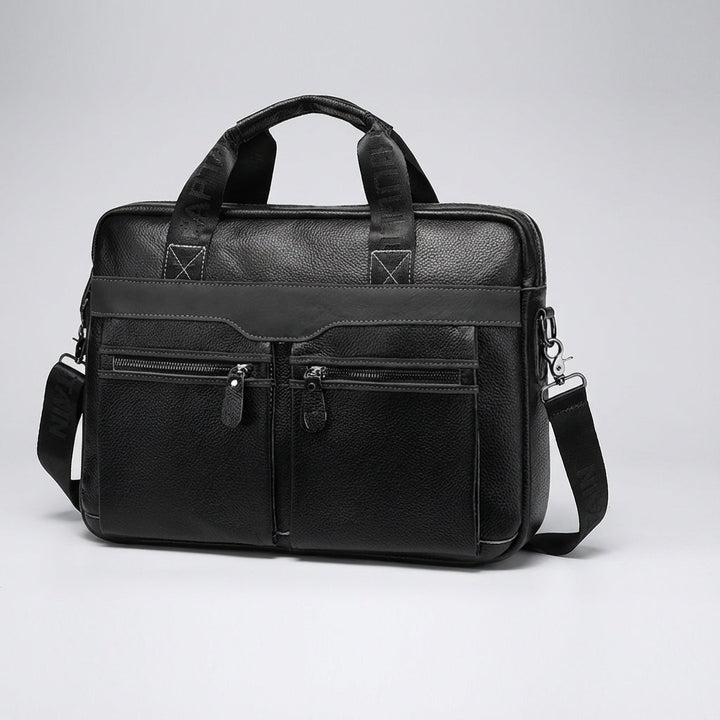 Close-up van de UrbanSling echt leren laptoptas textuur; duurzame business aktetas in vintage stijl.