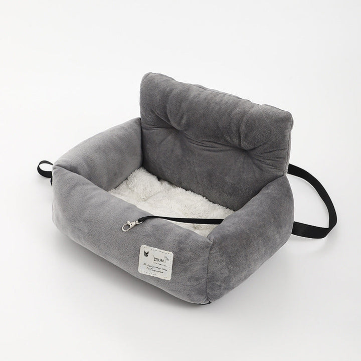 Veilige honden autostoel in grijze kleur, zachte bekleding en riemen, waterafstotend, voor comfort en veilig reizen.