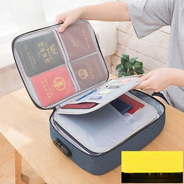 Compacte, vergrendelbare, waterdichte documenten organizer; perfect voor reizen en veilige opslag van waardevolle spullen.