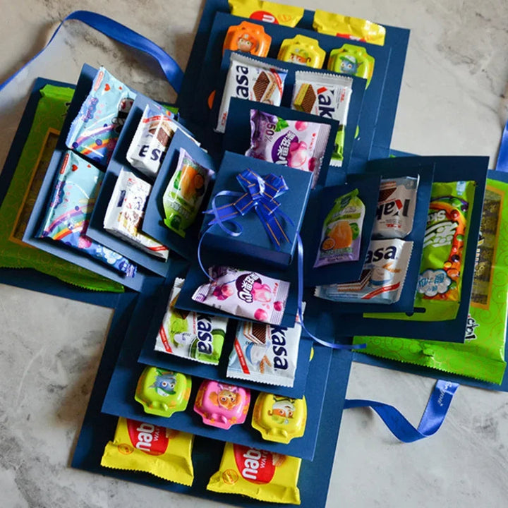 Handgemaakte explosiebox met zwevende vlinders; ideaal gepersonaliseerd geschenk voor geliefden.