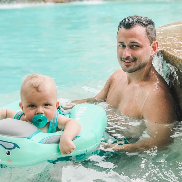 Verstelbare baby zwemtrainer met 360° bescherming, felgekleurd voor 3-24 maand baby's, veilig en comfortabel in water.