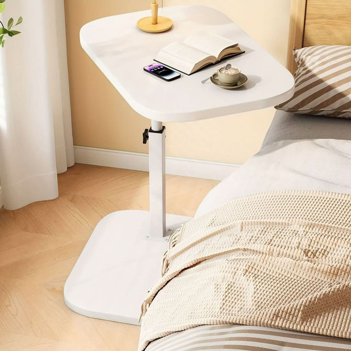 Innovatieve verstelbare bijzettafel voor bank of bed; een modern meubel dat past in elk interieur.