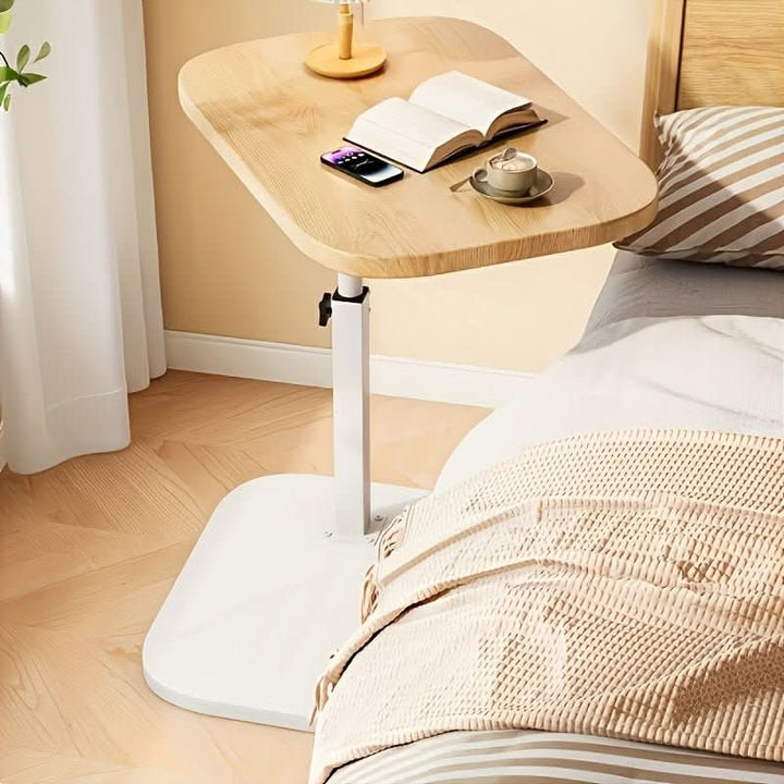 Houten & metalen verstelbare bijzettafel, een functioneel meubelstuk voor naast bed of bank.