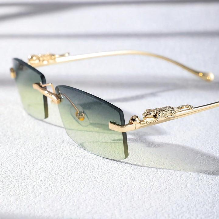 "Vintage vierkante heren zonnebril, stijlvolle look met ontspiegelde glazen, elegant en functioneel design."