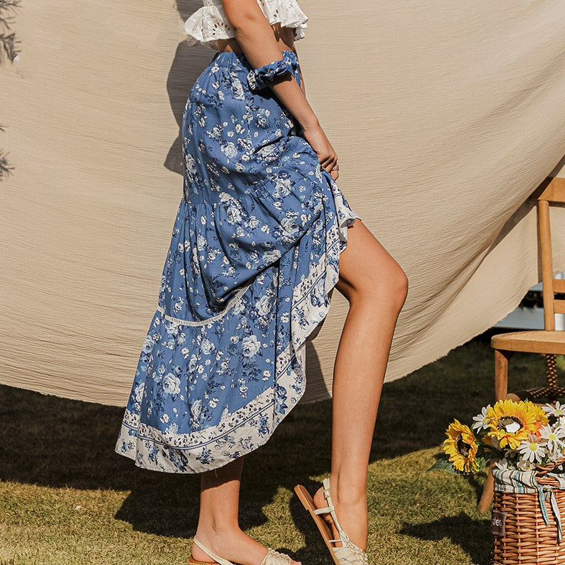 Elegante dames zomerrok met bloemenprint en comfortabele hoge taille. Deze vloeiende midi rok is modieus en veelzijdig.