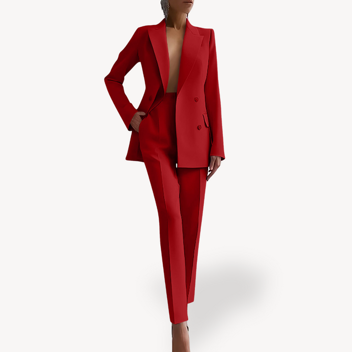 Prachtige dames blazer set met pantalon, benadrukt een elegante pasvorm en stijlvol design.