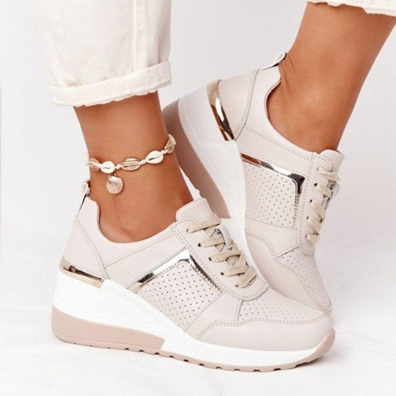 "Vrouwelijke Air Sneakers met ademende materialen, moderne look, flexibele zool en demping voor comfort en stijl."