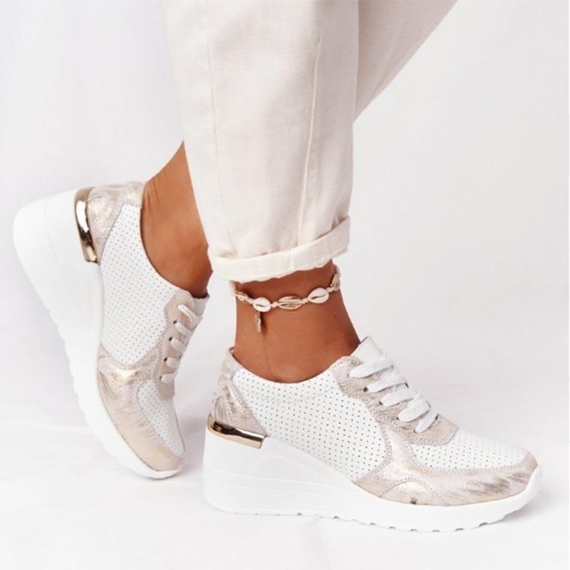 "Vrouwelijke Air Sneakers met ademende materialen, moderne look, flexibele zool en demping voor comfort en stijl."