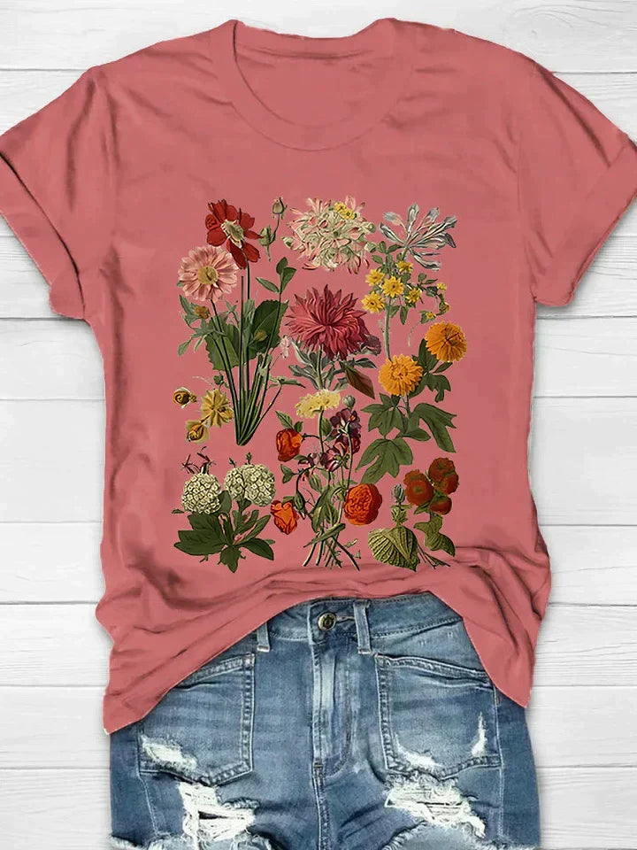 Trendy vrouwen t-shirt met gedetailleerde bloemenprint in vintage stijl. Perfect voor zomerse dagen.